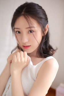 一边往下面伸一边发出声响